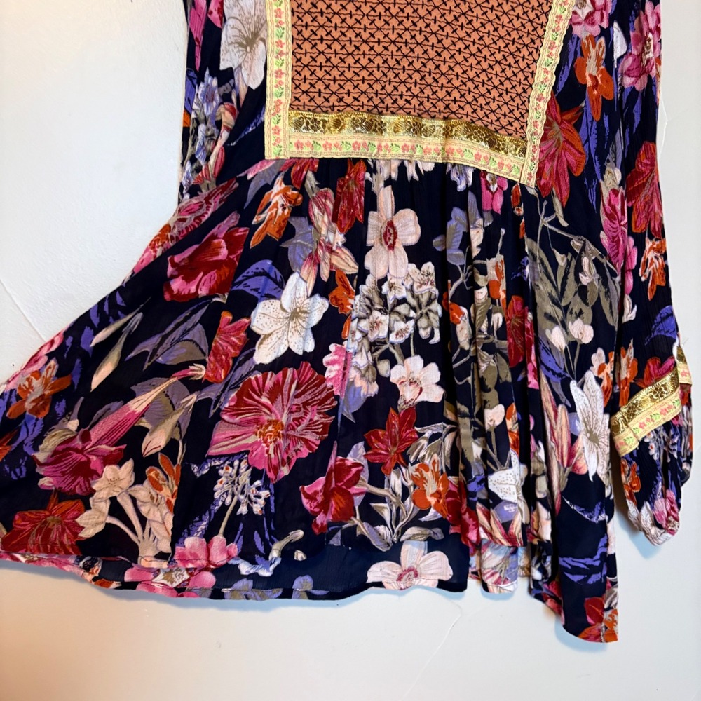 RD + Koko Women Navy Blue Floral Boho Peplum Peasant Top Embroidered V-Neck L - Picture 3 of 8